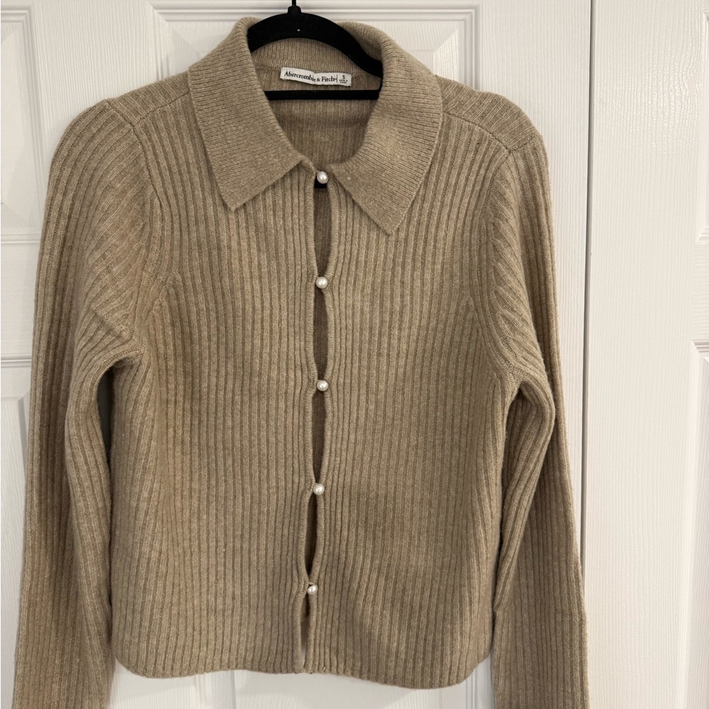 Abercrombie & Fitch Taupe Ribbed Pearl-Button Collared Top/Cardigan